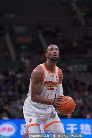 媒体人：北控已经从江苏男篮购得大外援哈里·贾尔斯的优先续约权